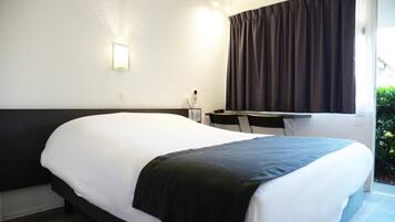 1 bedroom, premium bedding, desk, blackout drapes