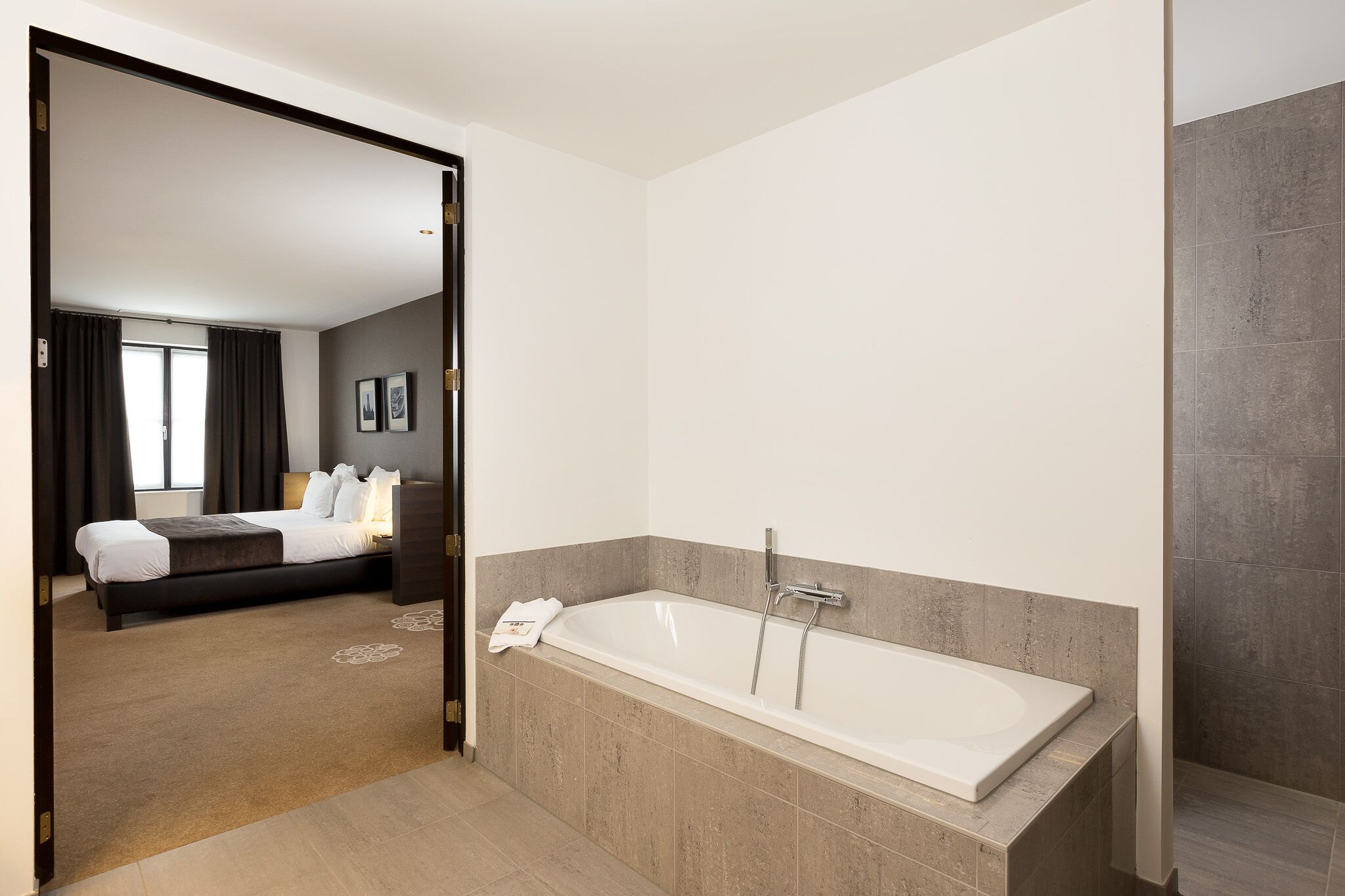 suite | 1 bedroom, premium bedding, minibar, in-room safe