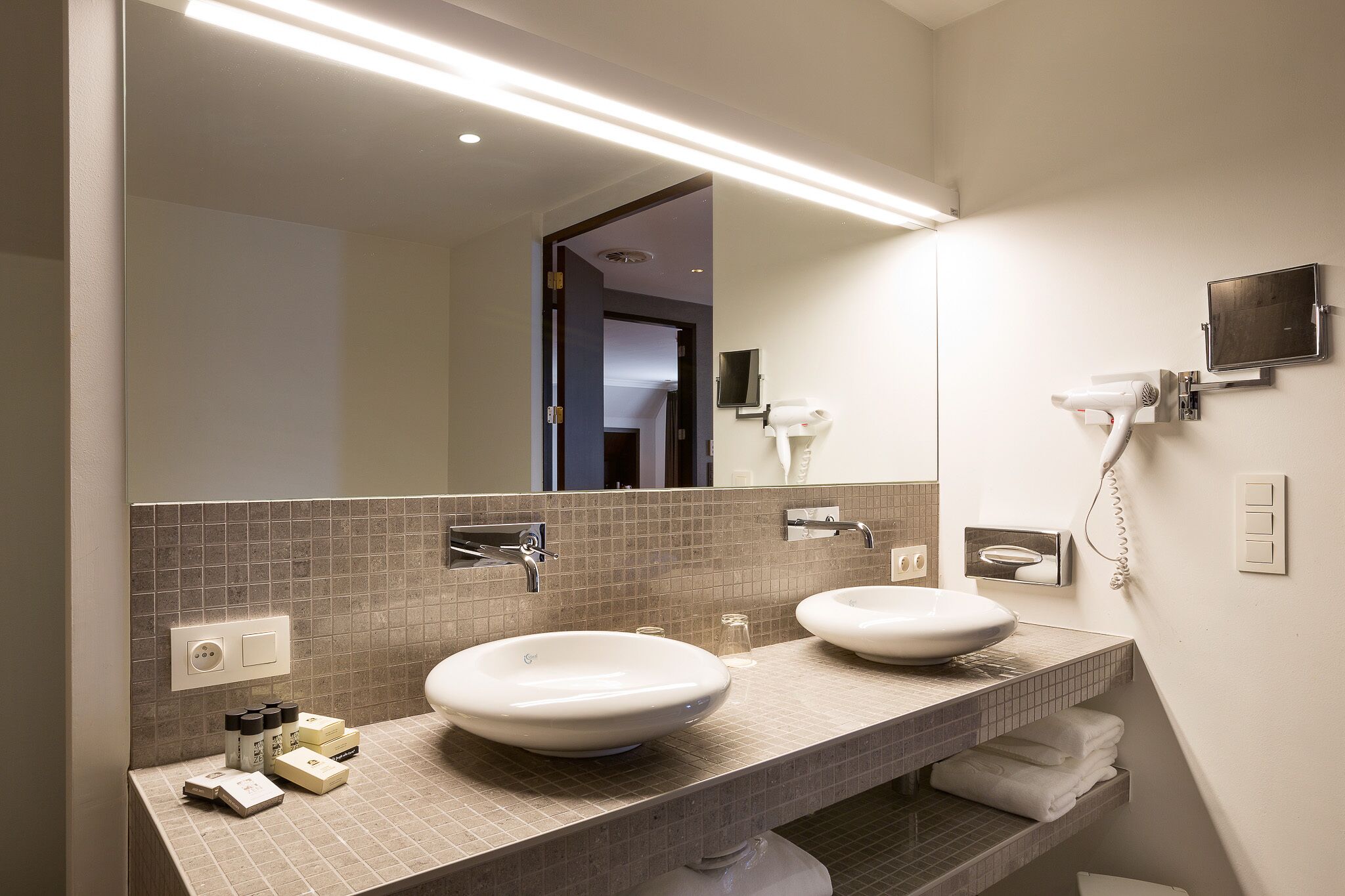 suite | 1 bedroom, premium bedding, minibar, in-room safe