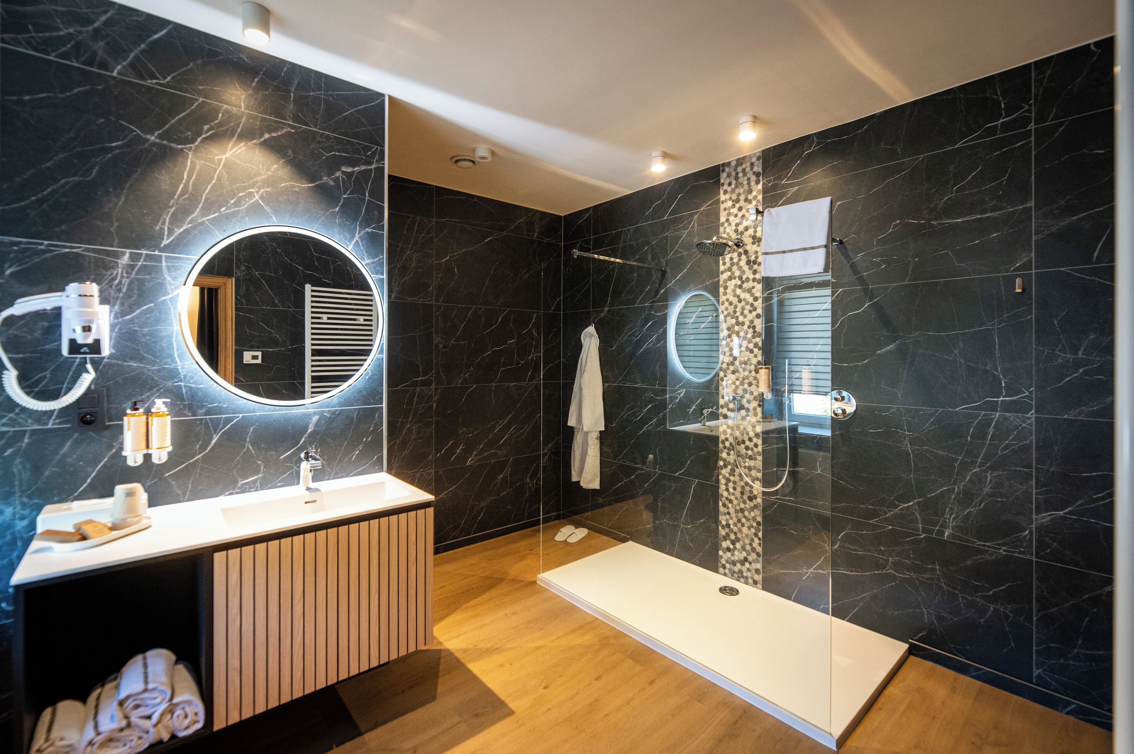 suite, annex building | bathroom | hair dryer, bathrobes, slippers, towels