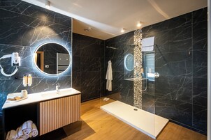 Suite, Annex Building | Bathroom | Hair dryer, bathrobes, slippers, towels