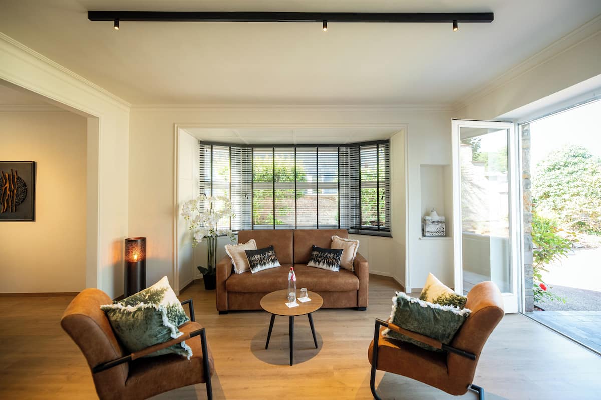 Süit, Ek Bina | Minibar, odada kasa, ayrı ayrı dekore edilmiş, masa