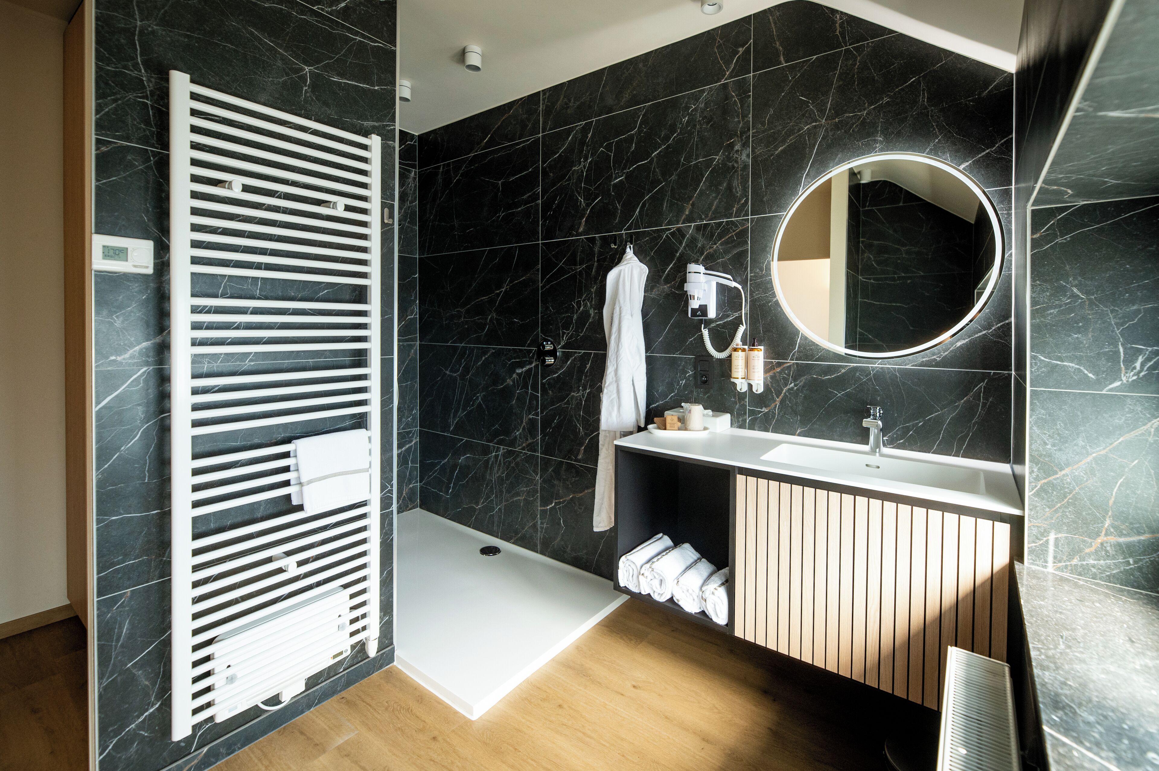 suite, annex building | bathroom | hair dryer, bathrobes, slippers, towels