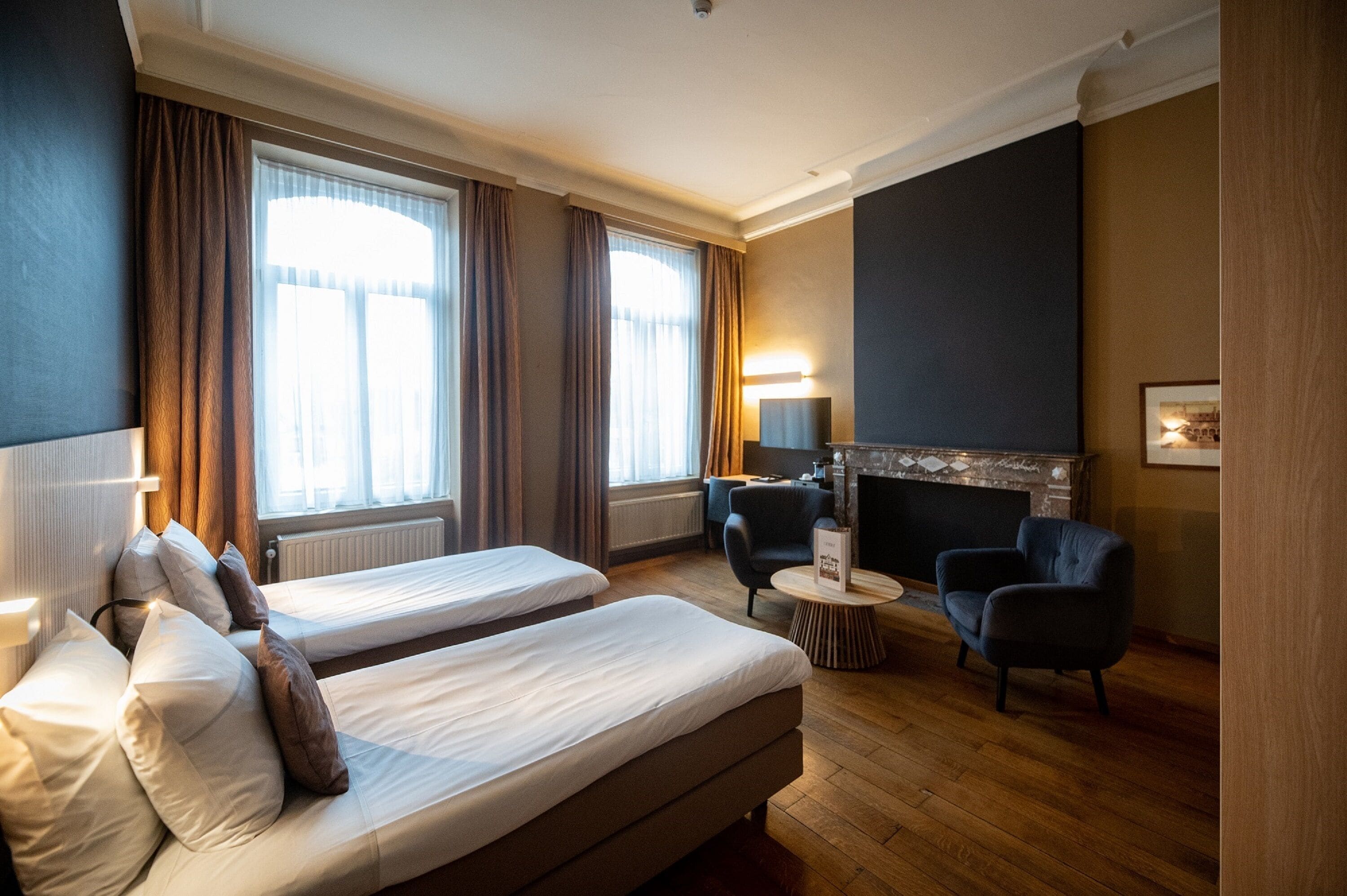 superior double room | minibar, in-room safe, individually decorated, desk