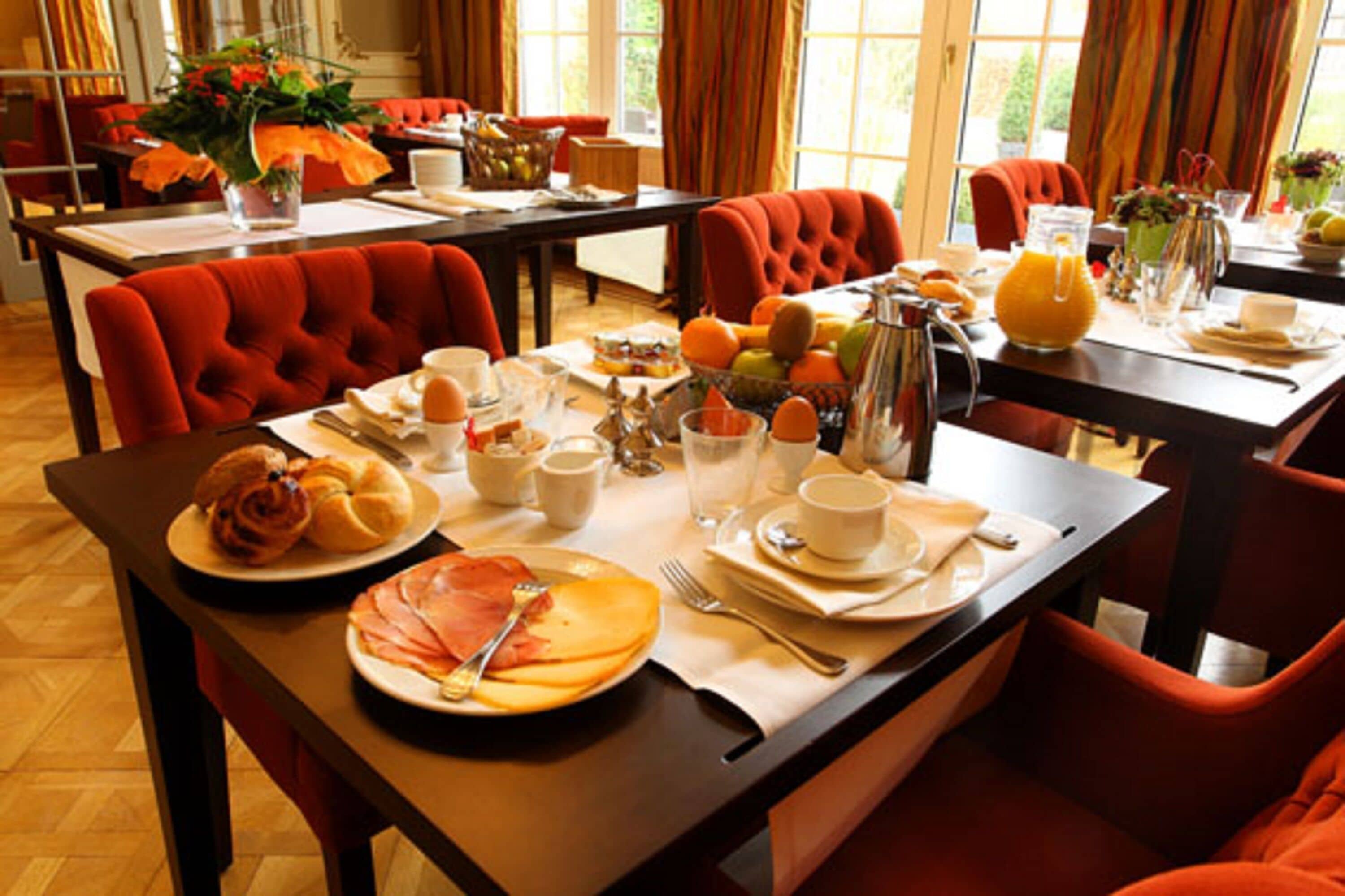 daily continental breakfast (eur 15 per person)