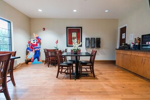 Free daily self-serve breakfast - Grand Hotel  (Spring City)