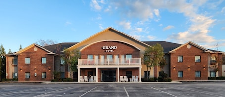 Fachada de la propiedad. Grand Hotel