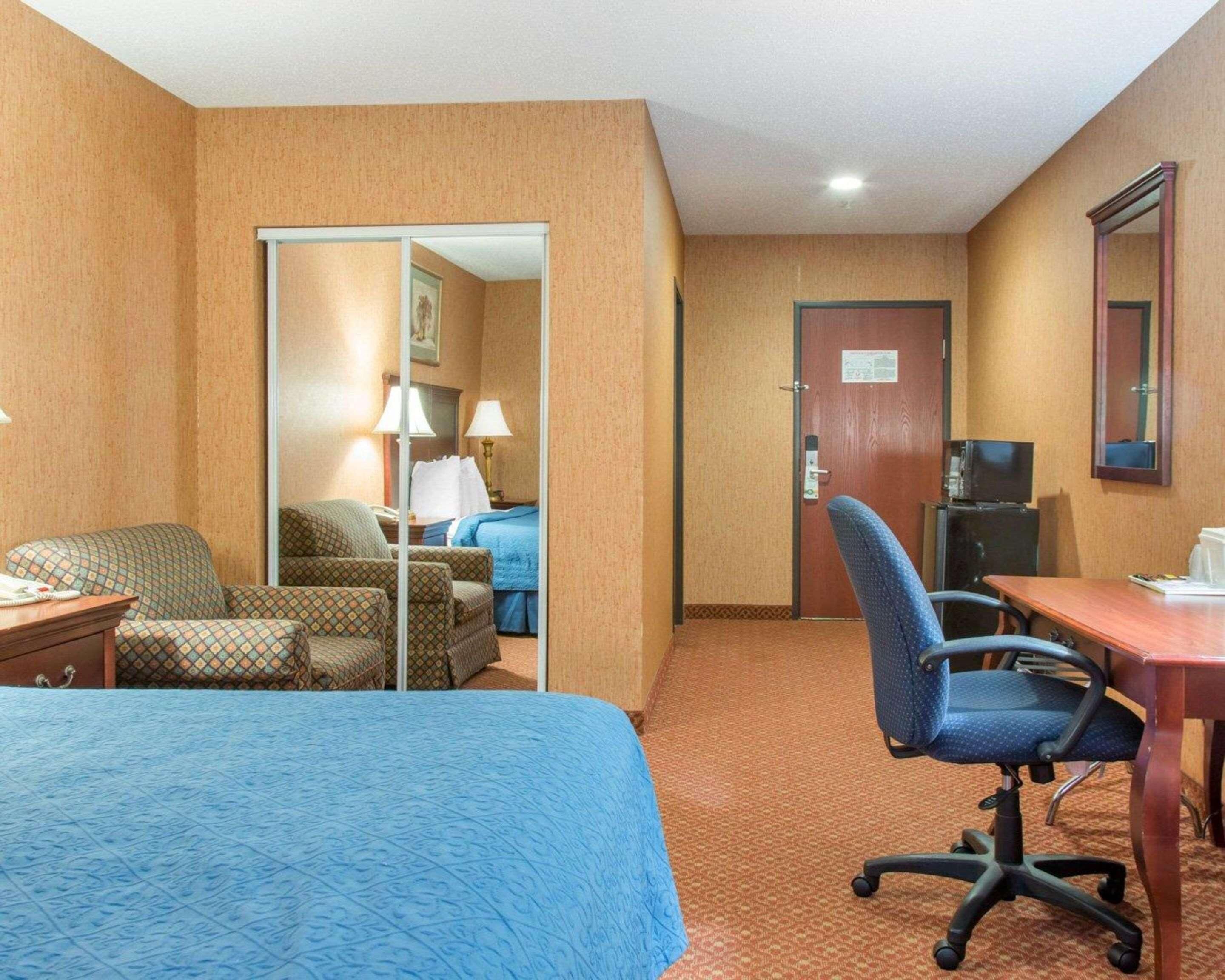 Iron/ironing board, WiFi (free), bed sheets
