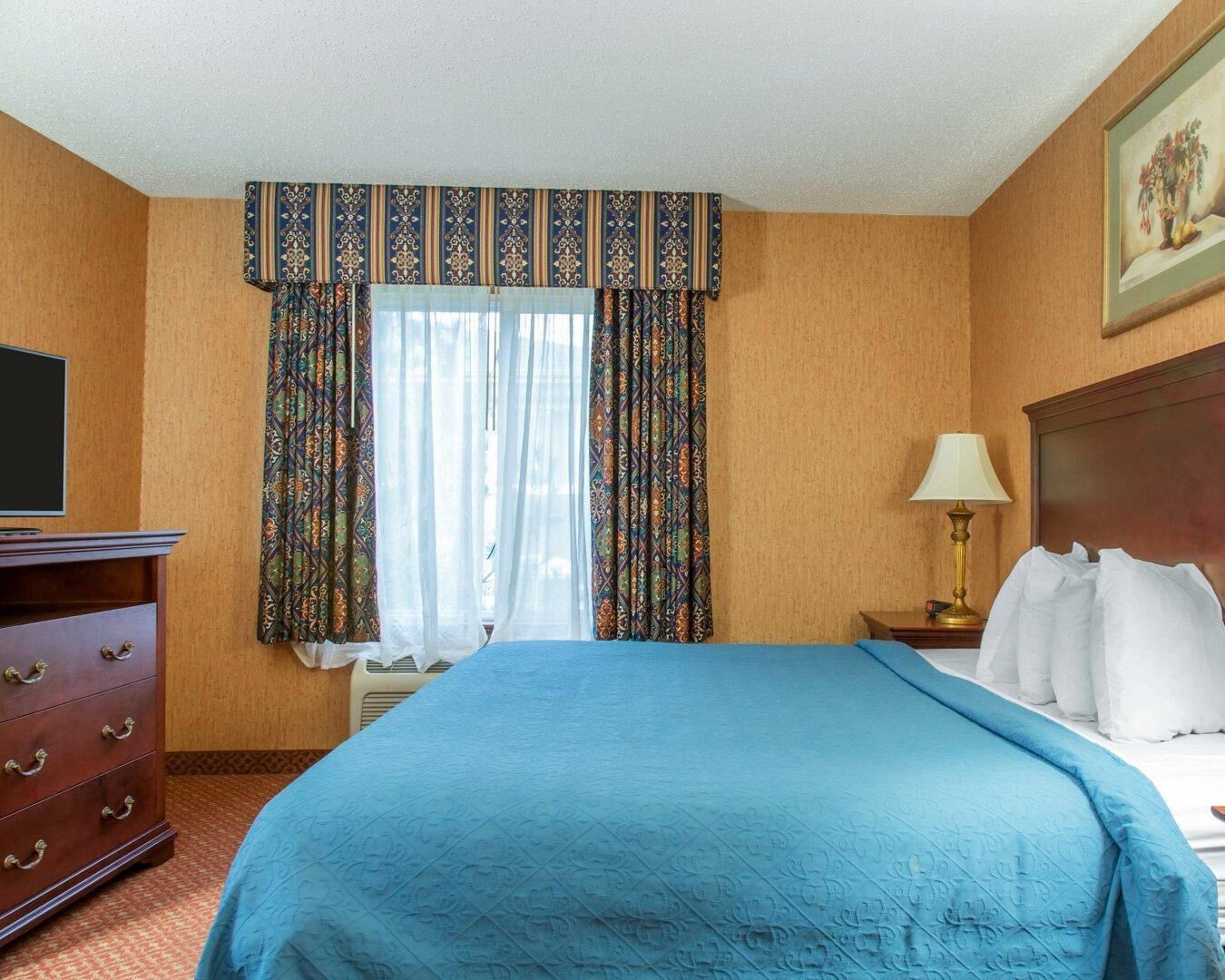 Iron/ironing board, free WiFi, bed sheets