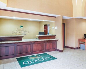 Lobby - Quality Inn & Suites (Meriden)