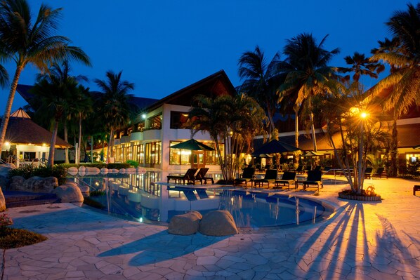3 outdoor pools
