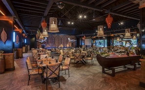 6 restaurants, breakfast, lunch, dinner served; Asian cuisine