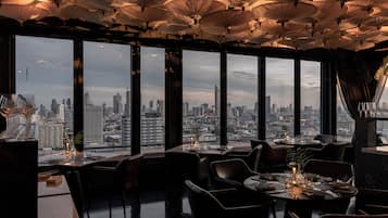 2 restaurants, breakfast, lunch, dinner served; Italian cuisine