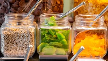 Café da manhã com buffet todos os dias (THB 800 por pessoa)