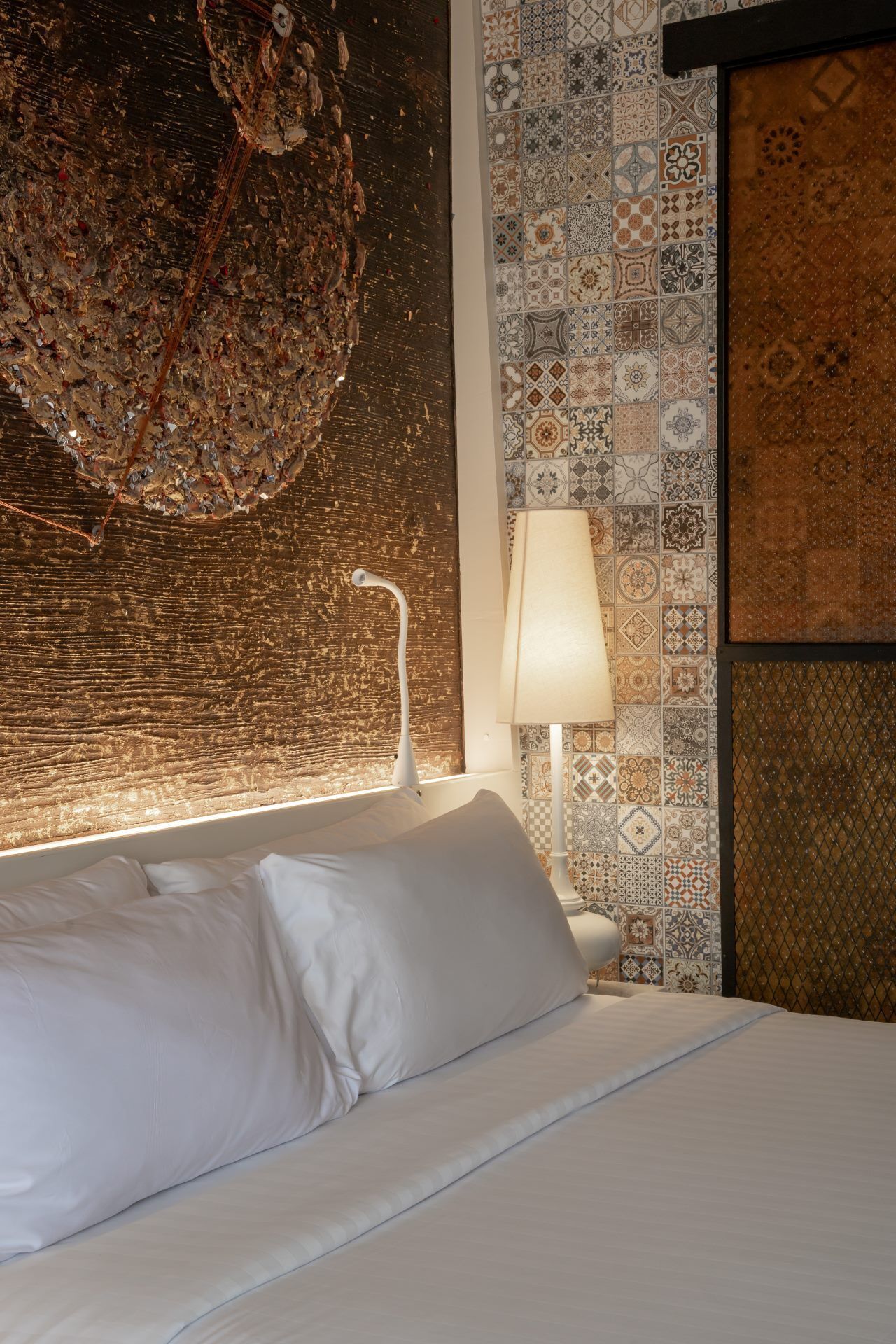 Deluxe 1 King | 客房内保险箱、特色装修、特色家居、办公桌