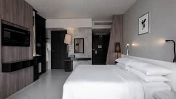 Deluxe Corner 1 King | Cofres nos quartos, individualmente decorados