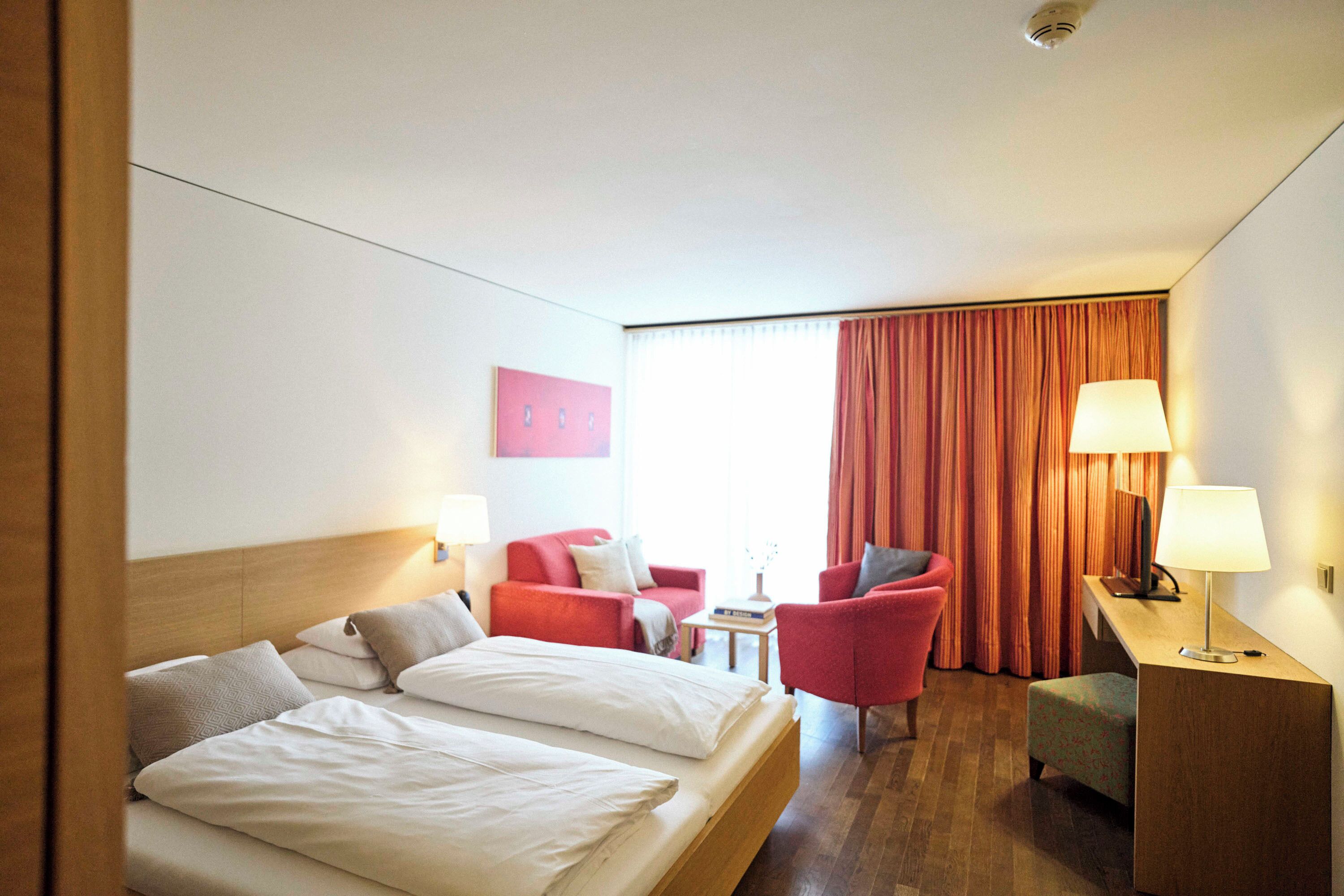 family suite | 1 bedroom, in-room safe, desk, soundproofing