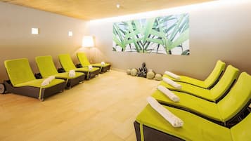 Perawatan tubuh, pijat olahraga, body scrub, dan refleksiologi