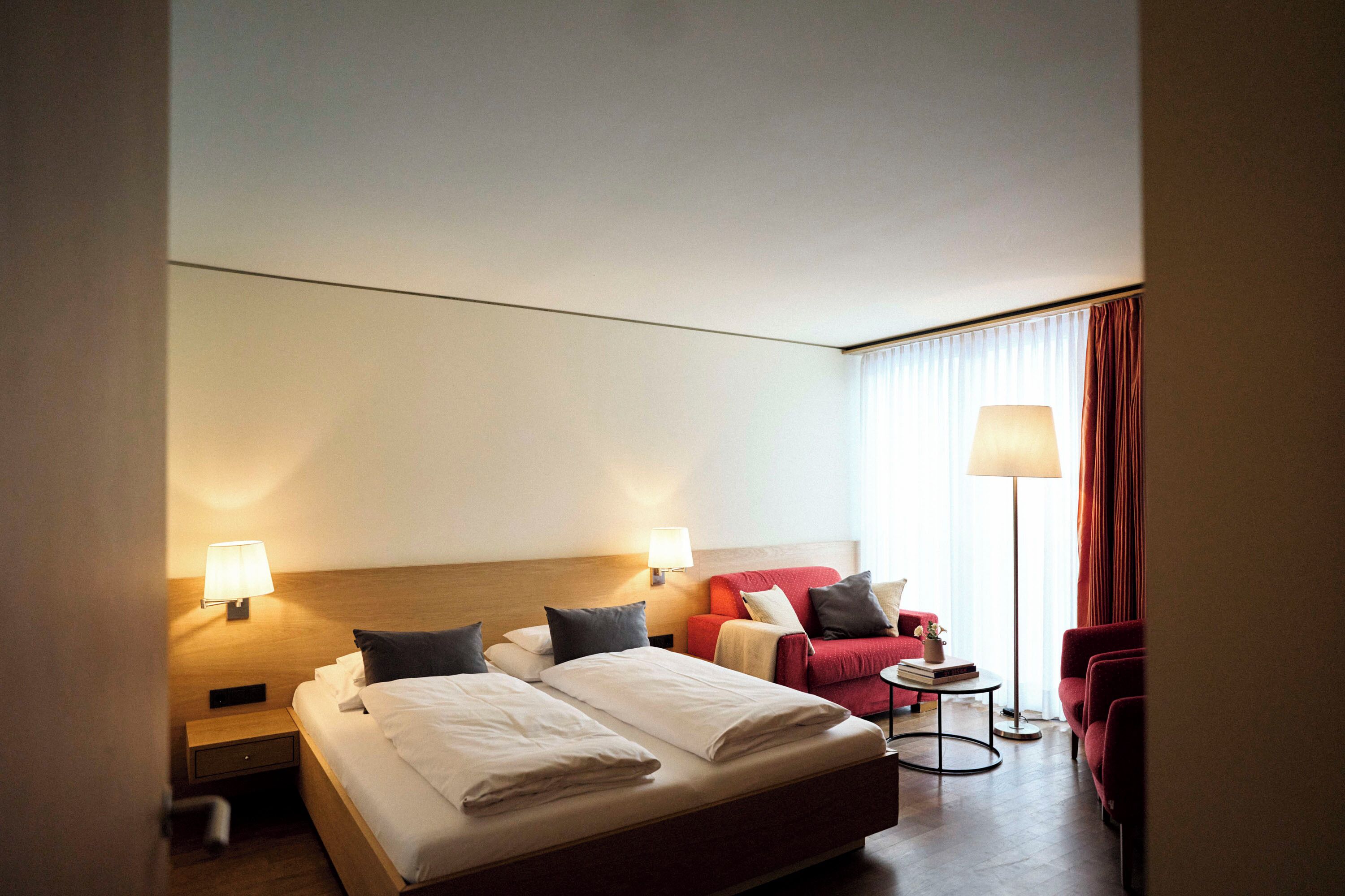 comfort suite, 2 bedrooms | 1 bedroom, in-room safe, desk, soundproofing