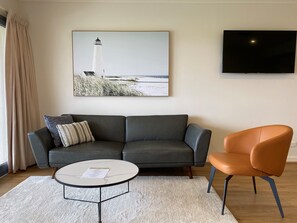 Standard Room, 1 King Bed, Mobility Accessible | 1 bedroom, premium bedding, in-room safe, blackout curtains