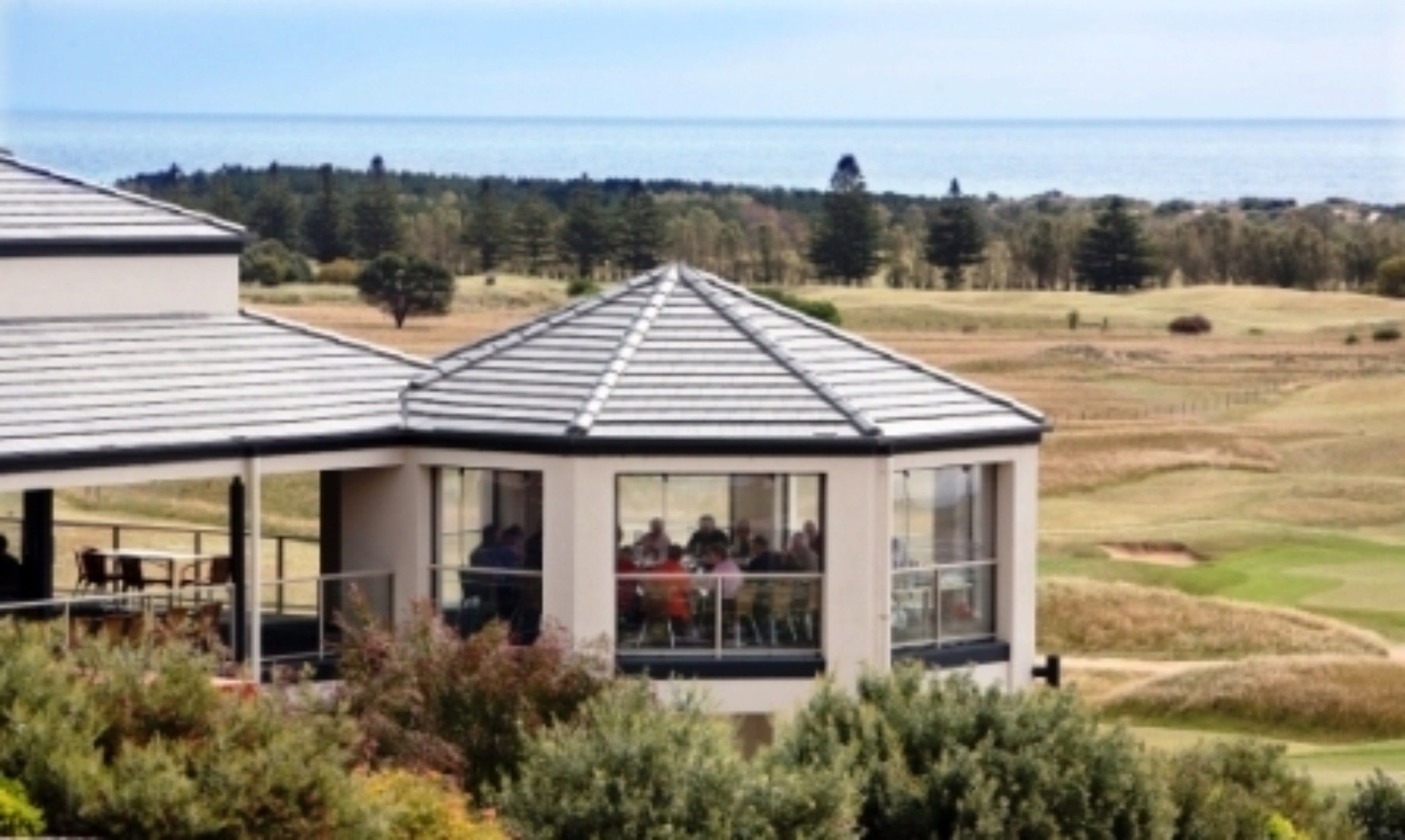 Café da manhã feito na hora mediante uma taxa nos fins de semana