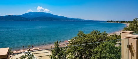 Una spiaggia nelle vicinanze