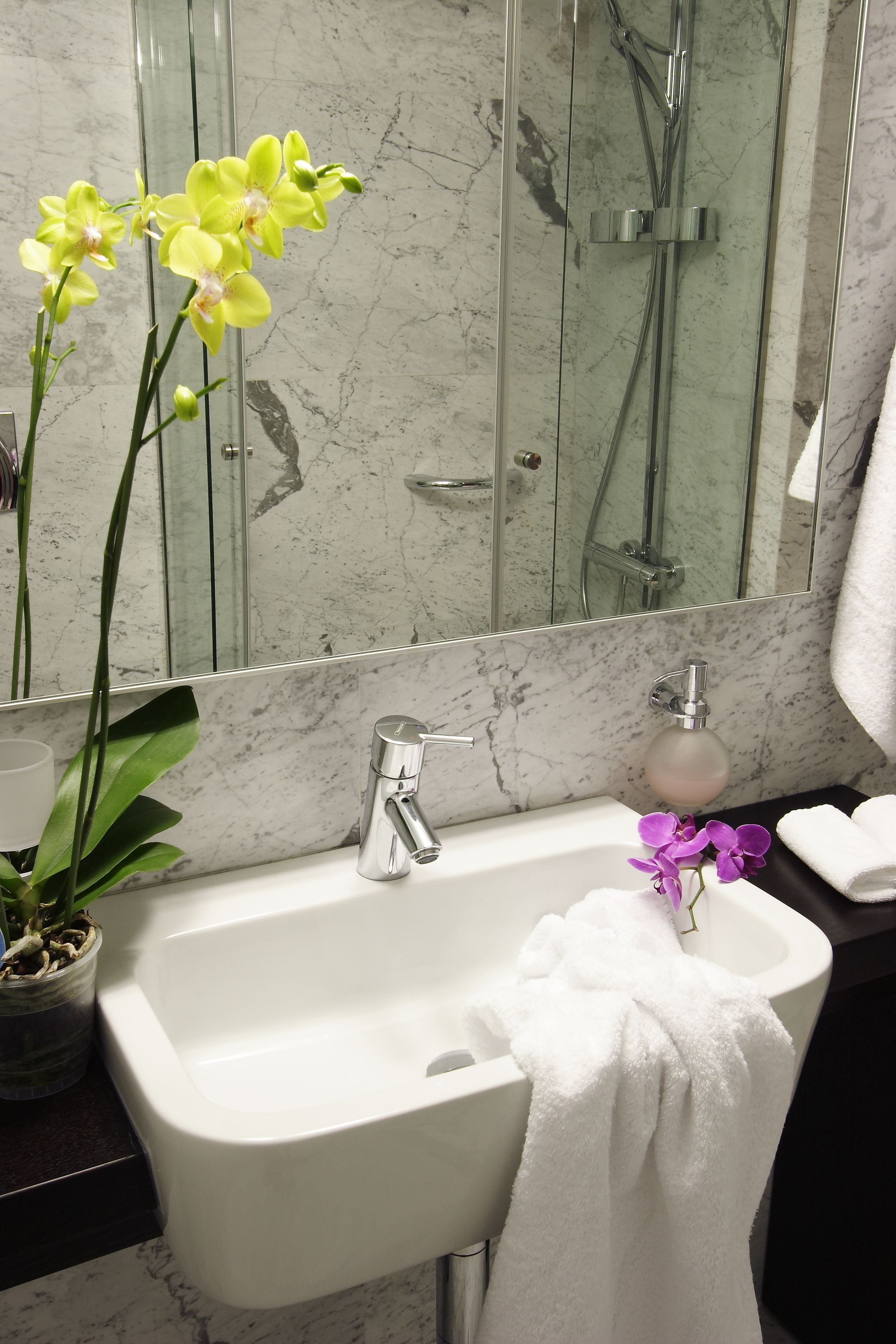 superior triple room | bathroom sink