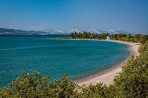 Una playa cerca