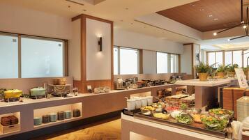 Desayuno buffet todos los días (con cargo)