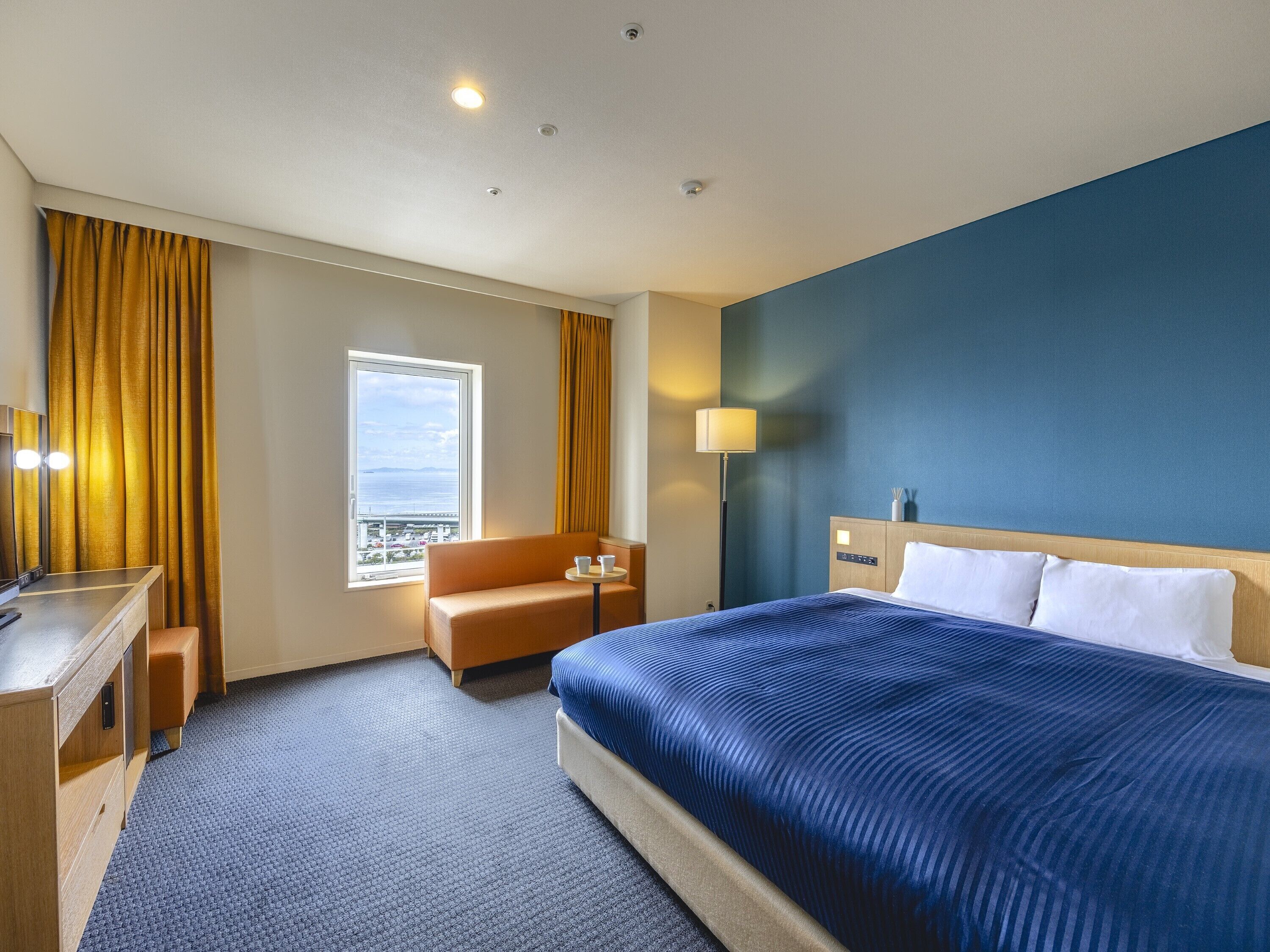 客房内保险箱、办公桌、隔音、熨斗/熨板