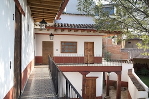 Basic Triple Room | Desk, iron/ironing board, free WiFi