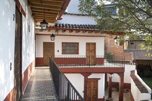 Basic Triple Room | Desk, iron/ironing board, free WiFi