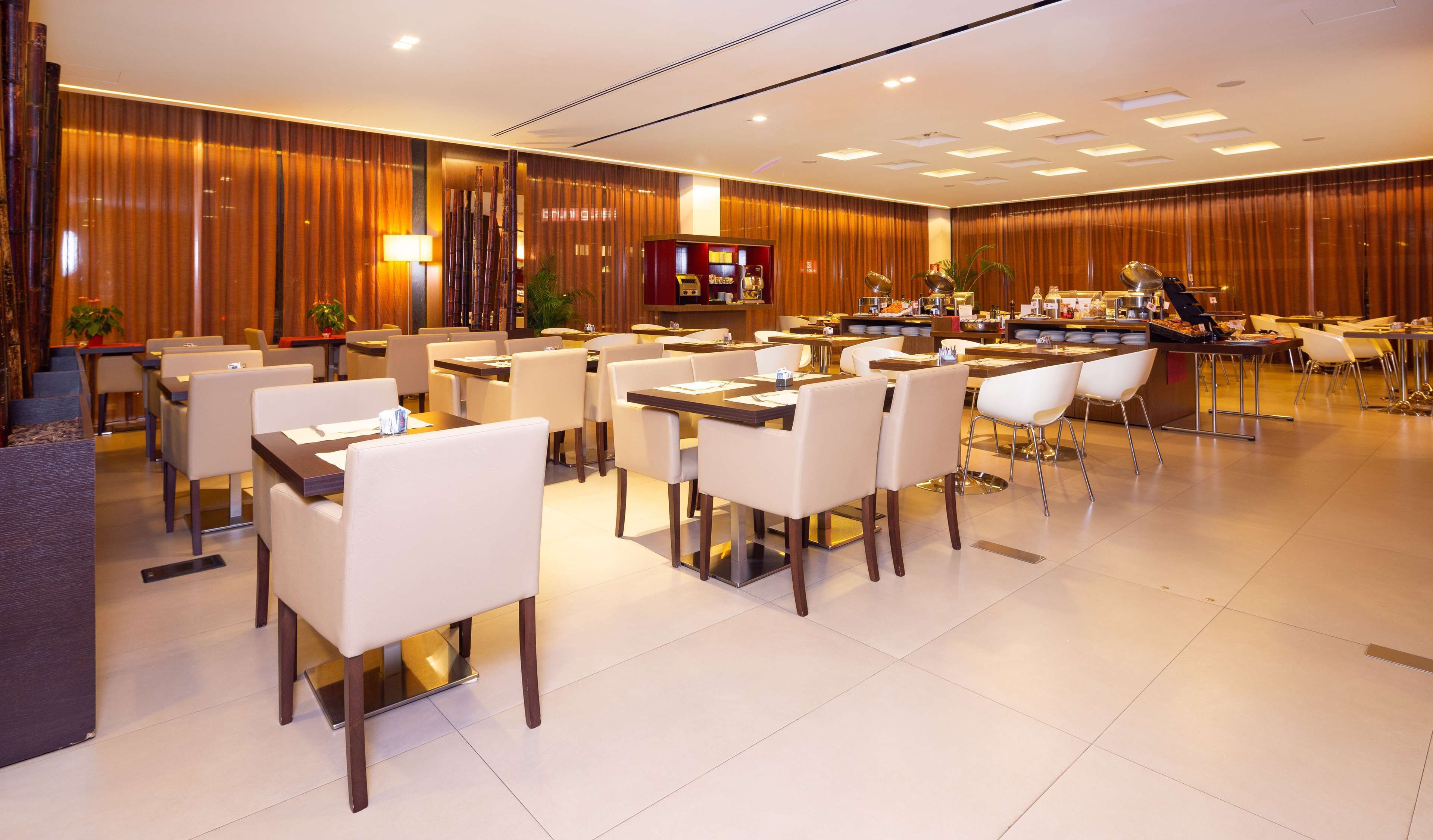 Dagelijks ontbijtbuffet (EUR 10 per persoon)