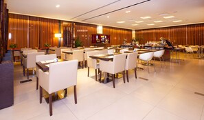 Tägliches Frühstücksbuffet gegen Gebühr