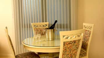 Apartamento estándar, no fumadores, cocina (TOM THUMB STUDIO SPA) | 1 dormitorio y ropa de cama de alta calidad