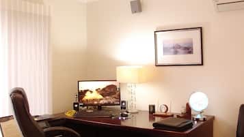 ์ด๊ทธ์ ํํฐ๋ธ ์ํํธ, ์นจ์ค 1๊ฐ, ๊ธ์ฐ, ์ฃผ๋ฐฉ (CUMBERLAND EXEC SPA SUITE) | ๊ฑฐ์ค ๊ณต๊ฐ | LCD TV, DVD ํ๋ ์ด์ด