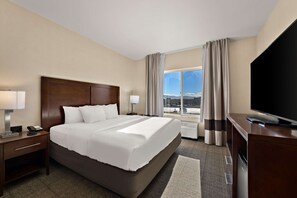 Desk, iron/ironing board, free WiFi, bed sheets - Comfort Inn & Suites Airport (Reno)