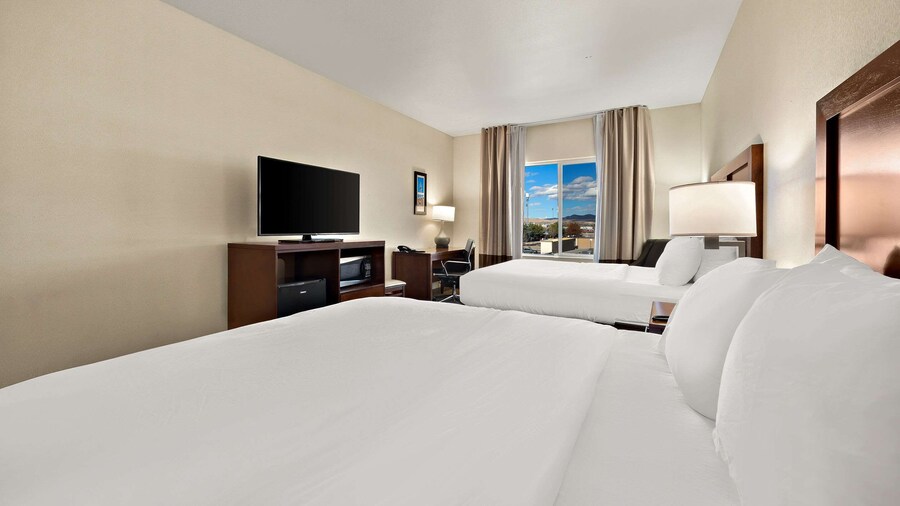 Comfort Inn & Suites Airport