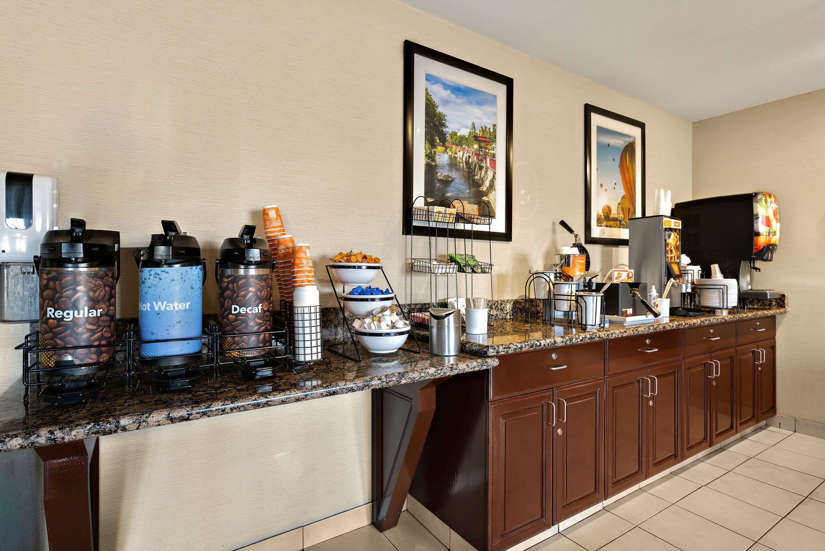 free daily continental breakfast