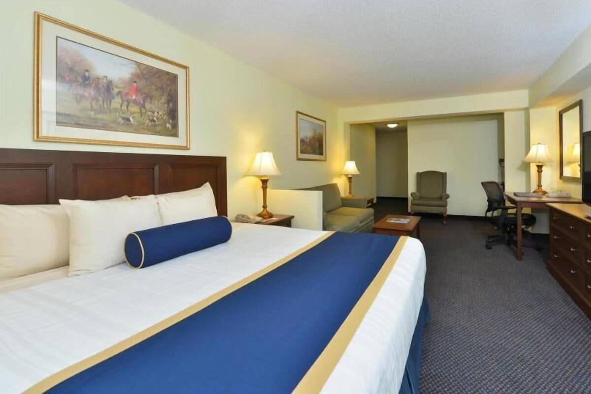 In-room safe, desk, laptop workspace, iron/ironing board