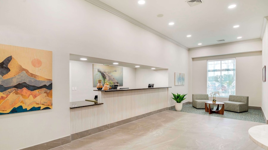 Best Western Plus Crossroads Inn & Suites