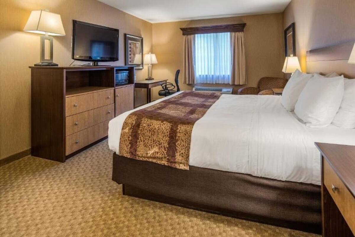 1 bedroom, in-room safe, laptop workspace, iron/ironing board