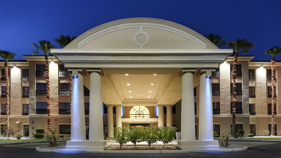 Holiday Inn Express & Suites Yuma by IHG