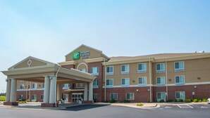 A Holiday Inn Express building with a covered entrance, multiple windows, and a clear sky. - Holiday Inn Express Hotel & Suites El Dorado, Kansas by IHG (El Dorado)