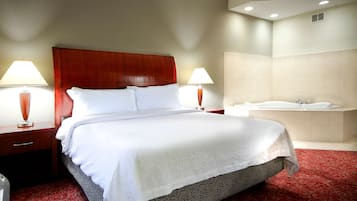 King Evolution Whirlpool | Hypo-allergenic bedding, in-room safe, desk, iron/ironing board
