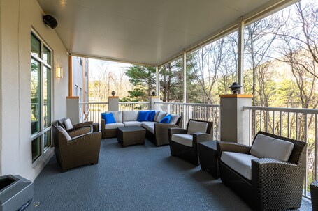 Holiday Inn Express Suites Asheville Downtown, an IHG Hotel - Image 2