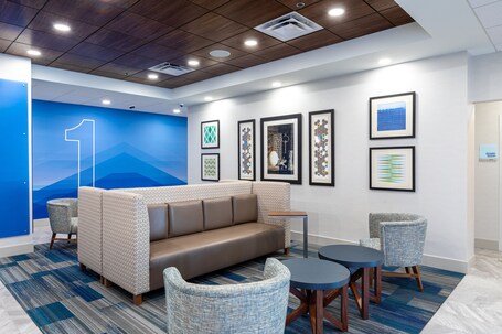 Holiday Inn Express Suites Asheville Downtown, an IHG Hotel - Image 25
