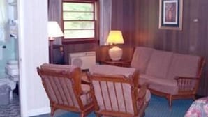 TV - Hill - Brook Motel (Bedford)