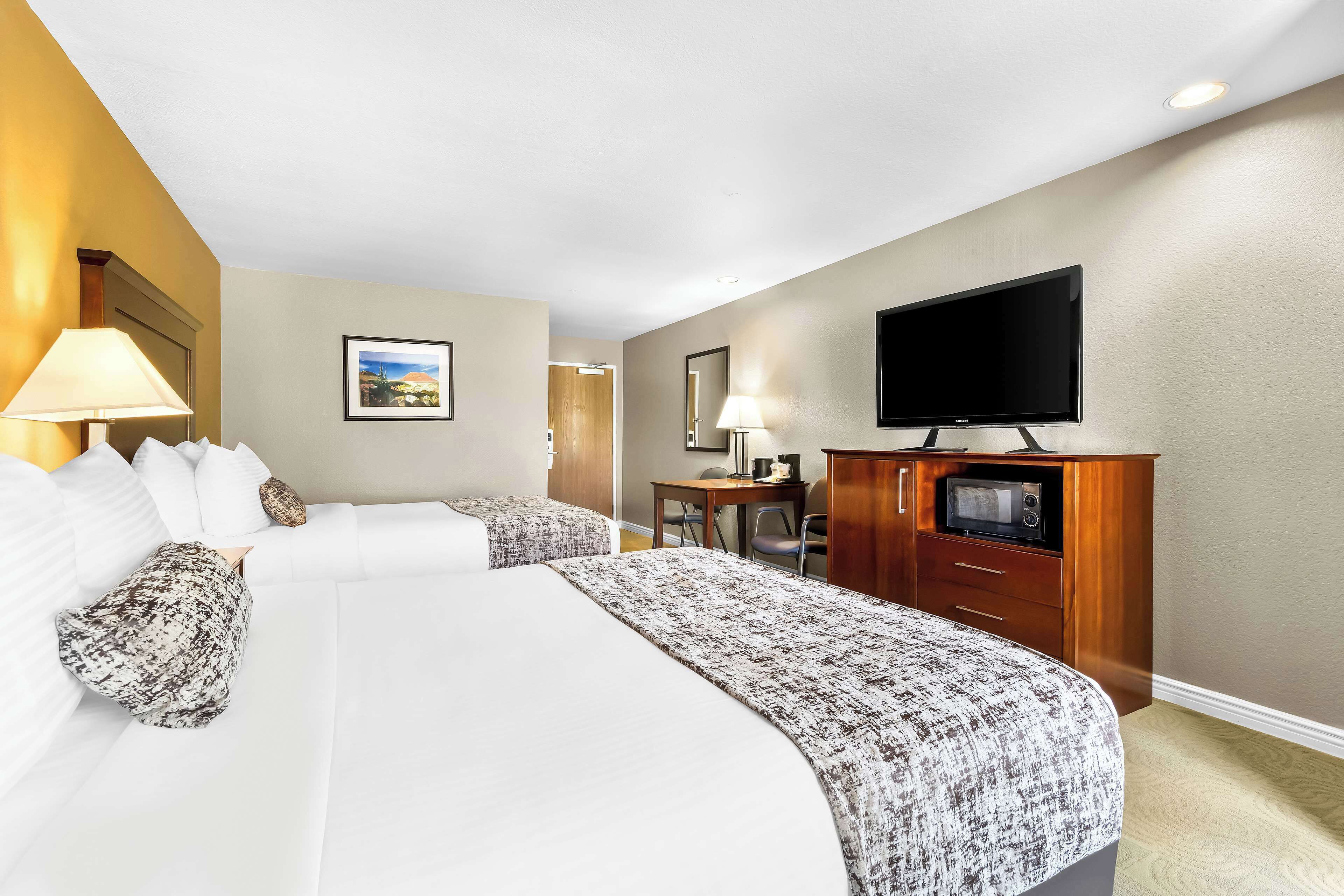 standard room, 2 queen beds, non smoking | desk, iron/ironing board, free wifi, bed sheets