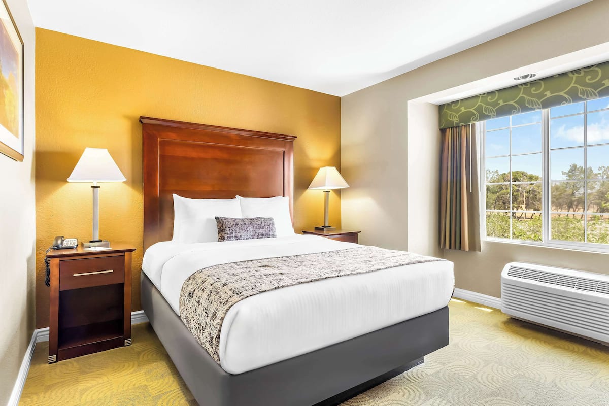 Desk, iron/ironing board, free WiFi, bed sheets